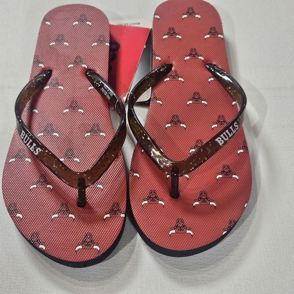 Chicago Bulls Flip Flops Sandal Womens Small Red Black NBA Team Licensed Product - Picture 2 of 7